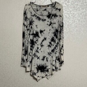 DJT Long Sleeve Tie Dye Knit Tunic Top Gray Black Asymmetrical Hem Scoop Neck L